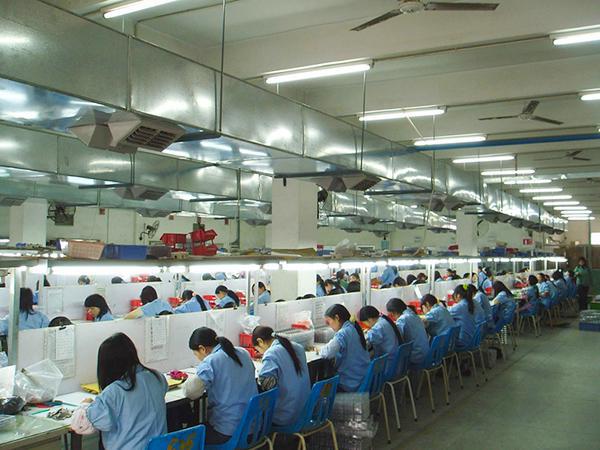 高考狂魔十四載 從執(zhí)著夢想到生活反噬的生意經(jīng)